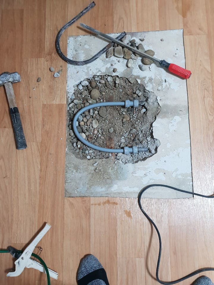 특정 부분판 철거 후 공사